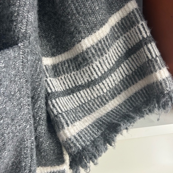 Zara Knit Gray and White Striped Cardigan W Bell Sleeves Small - Picture 6 of 16